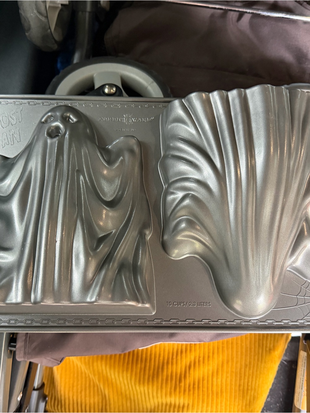 Gray Ghost-Shaped Cake Pan - Nonstick Halloween Mold